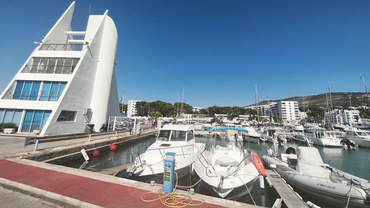 Barcos amarrados en el puerto deportivo Las Fuentes, en Alcossebre.