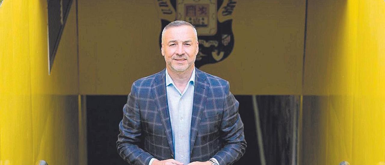 Miguel Ángel Ramírez Alonso, presidente de la UD, en el túnel de vestuarios del estadio de Gran Canaria.