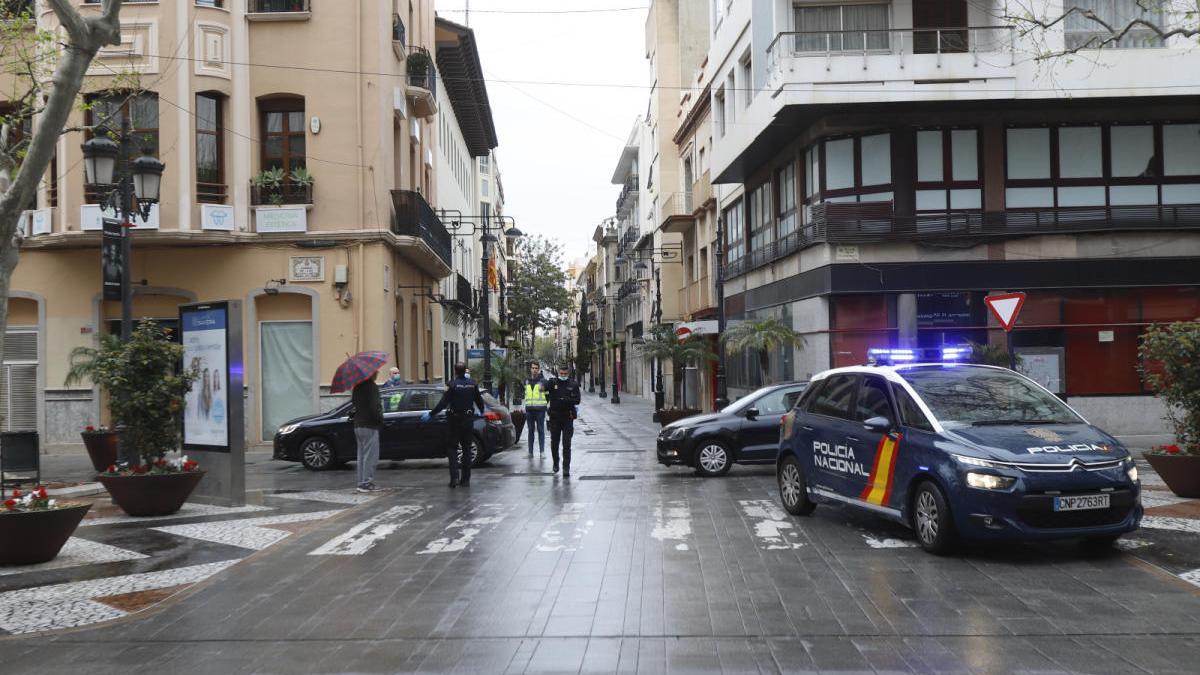 Cinco detenidos en Gandia por saltarse el confinamiento, dos de ellos menores