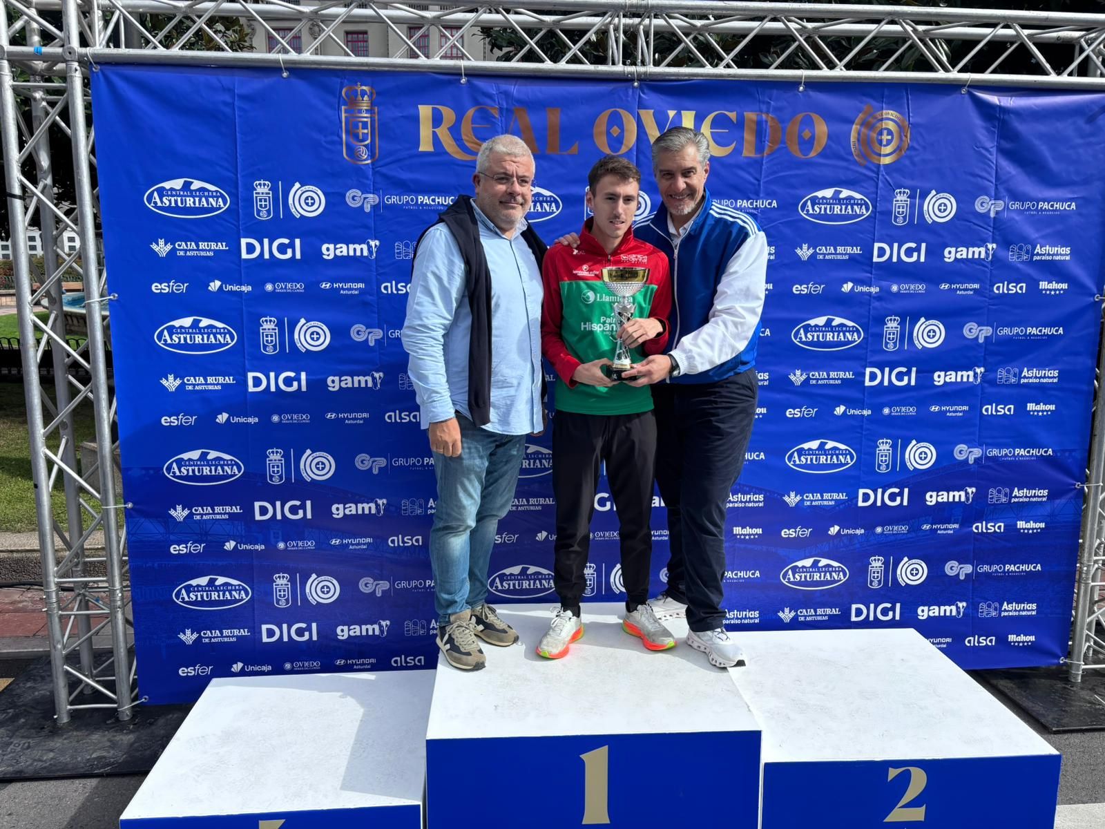 EN IMÁGENES: Así ha sido la carrera por el centenario del Real Oviedo