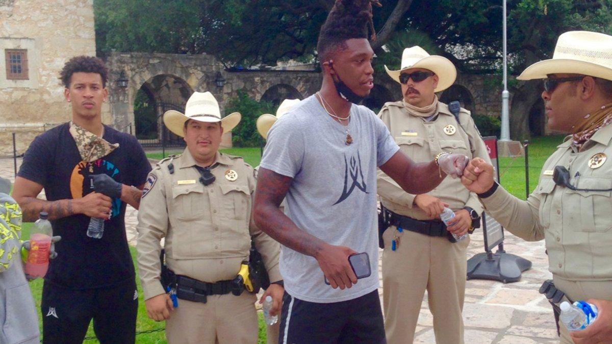 La policía de San Antonio agradece el trabajo a Walker