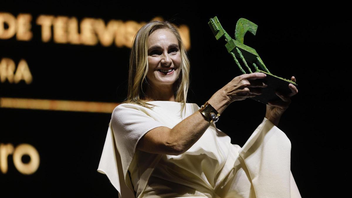 FOTOS | Gala de los Premios Ondas 2024. En la foto, la periodista Marta Reyero recoge el Premio Ondas Nacional de Televisión a Mejor presentadora (ex aequo) FOTOS | Gala de los Premios Ondas 2024. En la foto, la periodista Marta Reyero recoge el Premio Ondas Nacional de Televisión a Mejor presentadora (ex aequo)