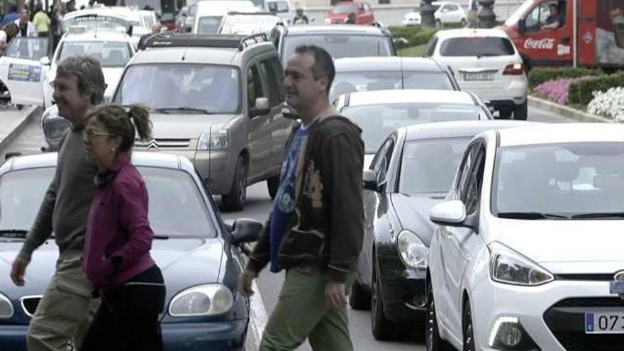 Los conductores se armaron de paciencia para llegar al centro.