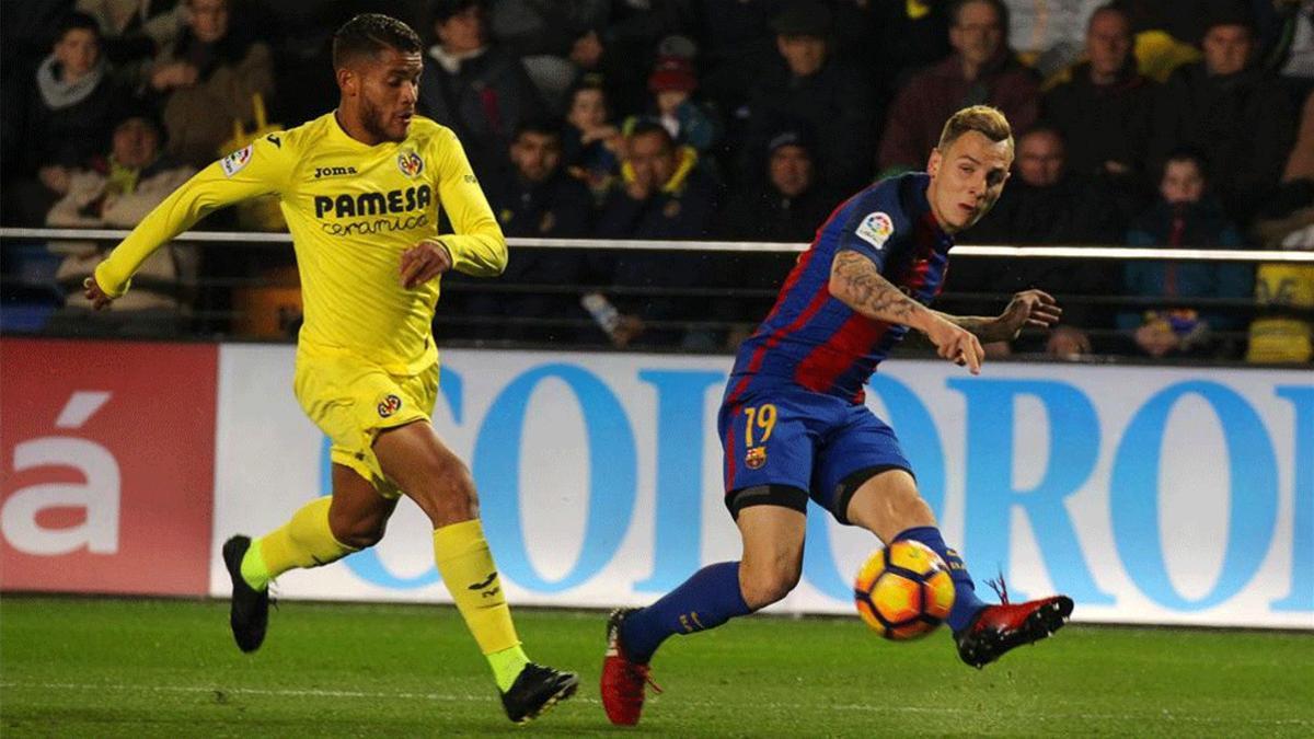 Digne, en una imagen del partido en campo del Villarreal