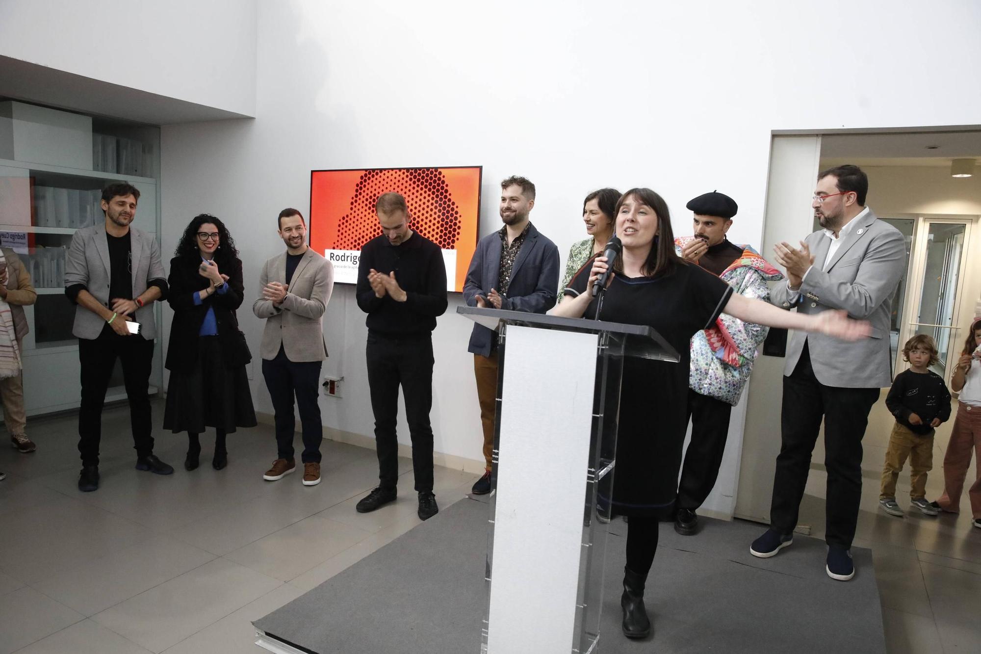 En imágenes: Así fue la inauguración de la exposición de Rodrigo Cuevas en la Laboral Centro de Arte