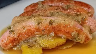 Salchichas frescas a la cerveza con patatas confitadas