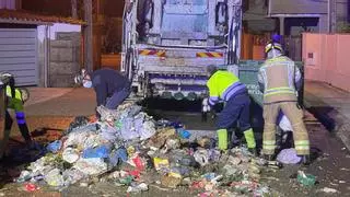Se incendia la carga de un camión de la basura en Nigrán