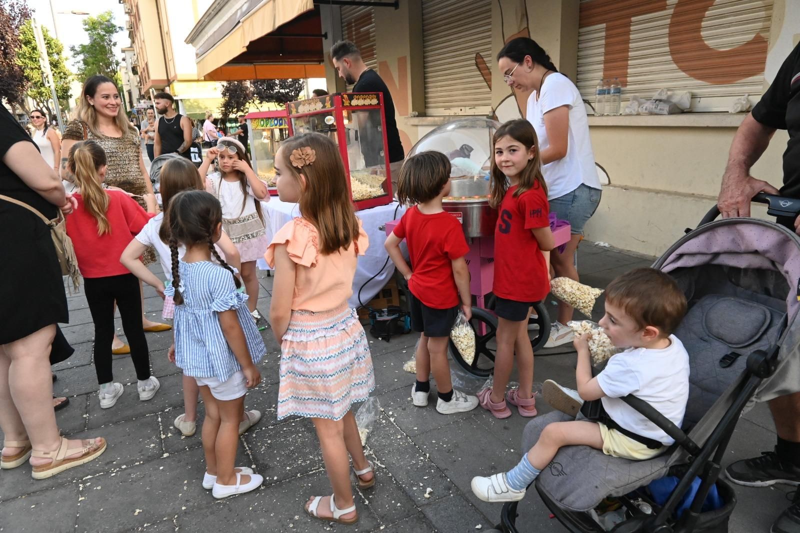 Puente Genil, Cabra y Baena celebran sus 'Noches de compras'