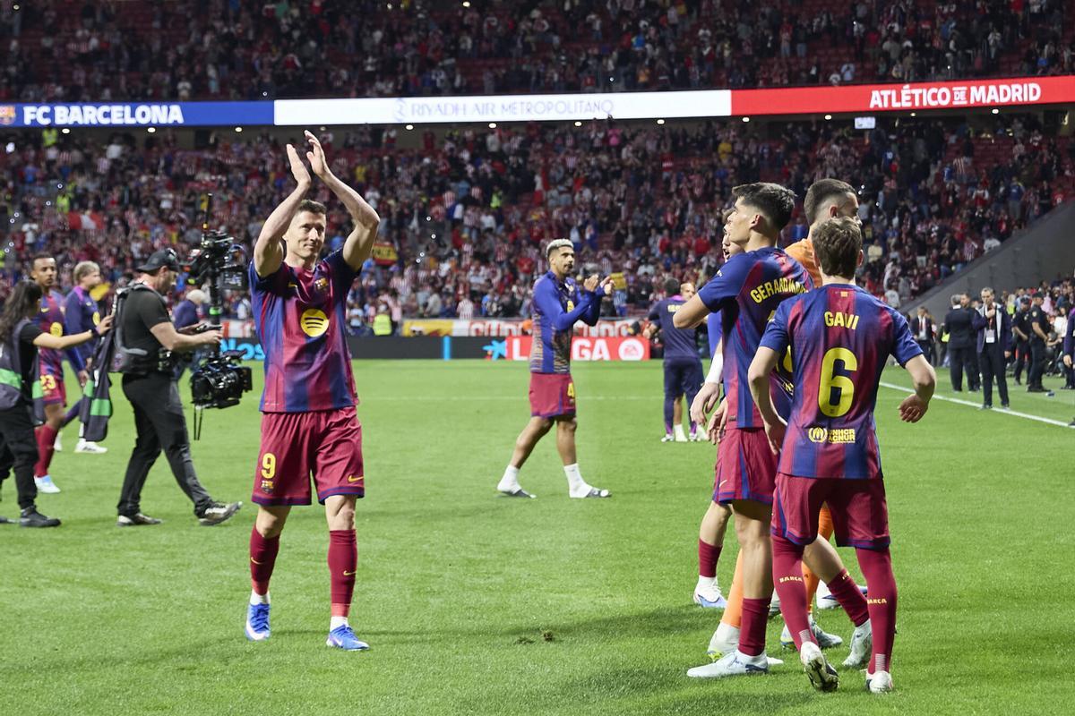 Lewandowski y el resto de la plantilla celebraron una victoria con sabor a título de liga