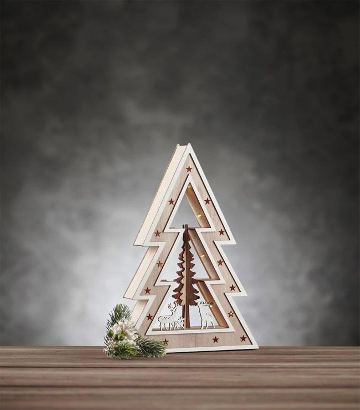 Figura de madera con forma de árbol de Navidad de El Corte Inglés
