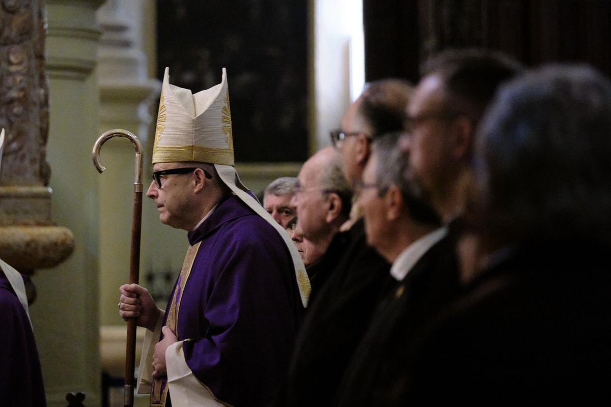 El obispo de Málaga, José Antonio Satué, ha recordado a todas las víctimas del accidente ferroviario de Adamuz (Córdoba) durante una misa que se ha celebrado este domingo en la Catedral Basílica de la Encarnación