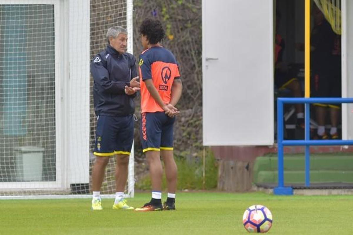 Entrenamiento de la UD Las Palmas, con el nuevo ... Entrenamiento de la UD Las Palmas, con el nuevo ...