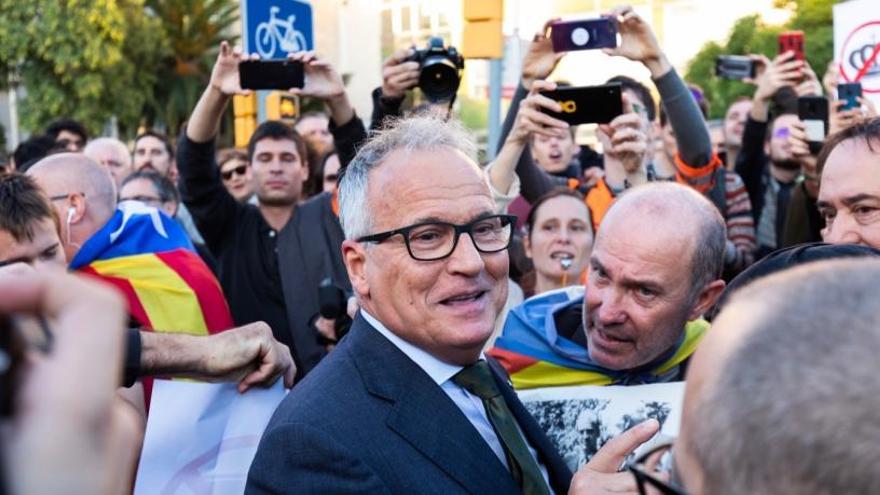 Manifestants assetgen els convidats a l&#039;acte dels Reis a Barcelona