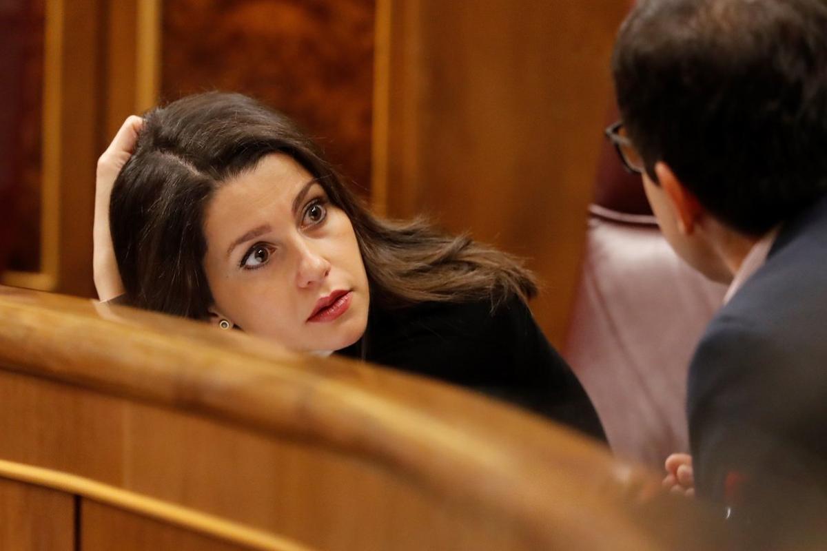 GRAF8875. MADRID, 12/02/2020.- La portavoz de Ciudadanos, Inés Arrimadas, durante la sesión de control al Gobierno celebrada, este miércoles, en el Congreso. EFE/ Ballesteros