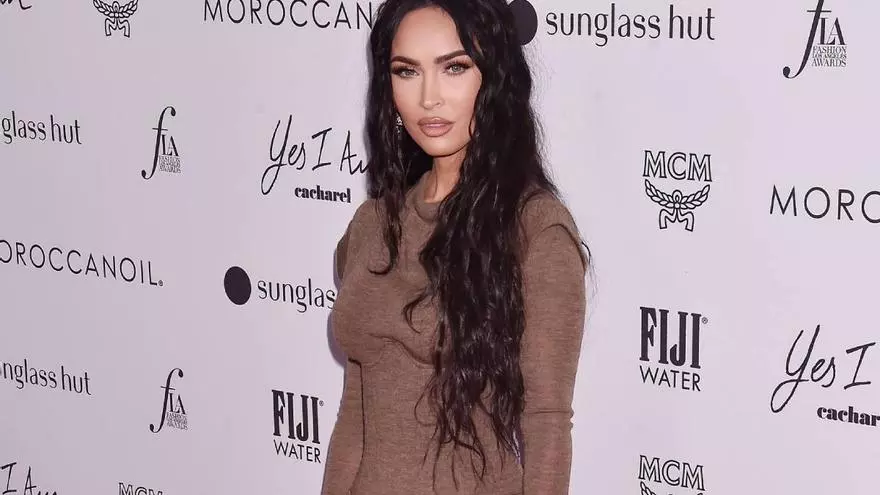 Megan Fox pone a parir a Machine Gun Kelly (discretamente) en su nuevo libro
