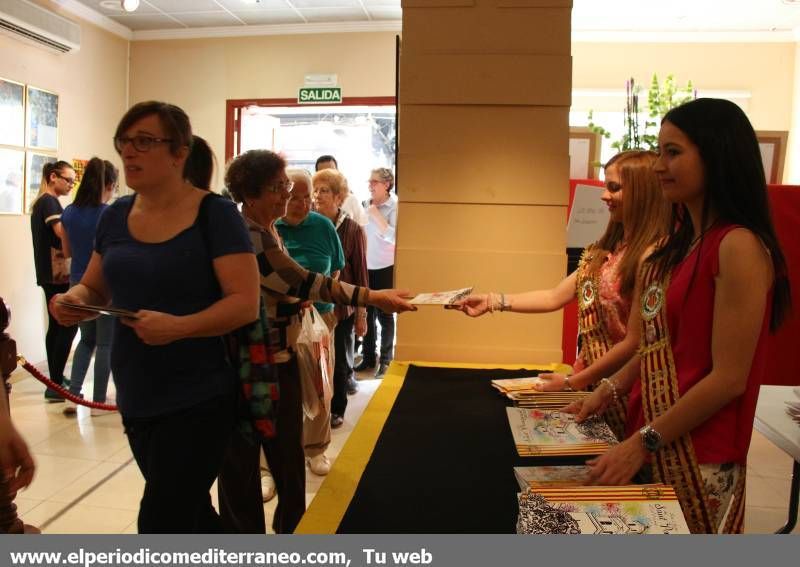 GALERÍA DE FOTOS -- Vila-real reparte el programa de fiestas de Sant Pasqual