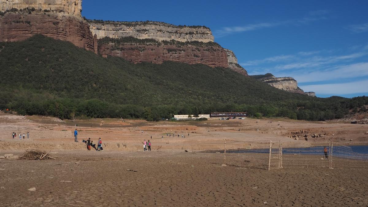 Turismo de sequía en el pantano de Sau