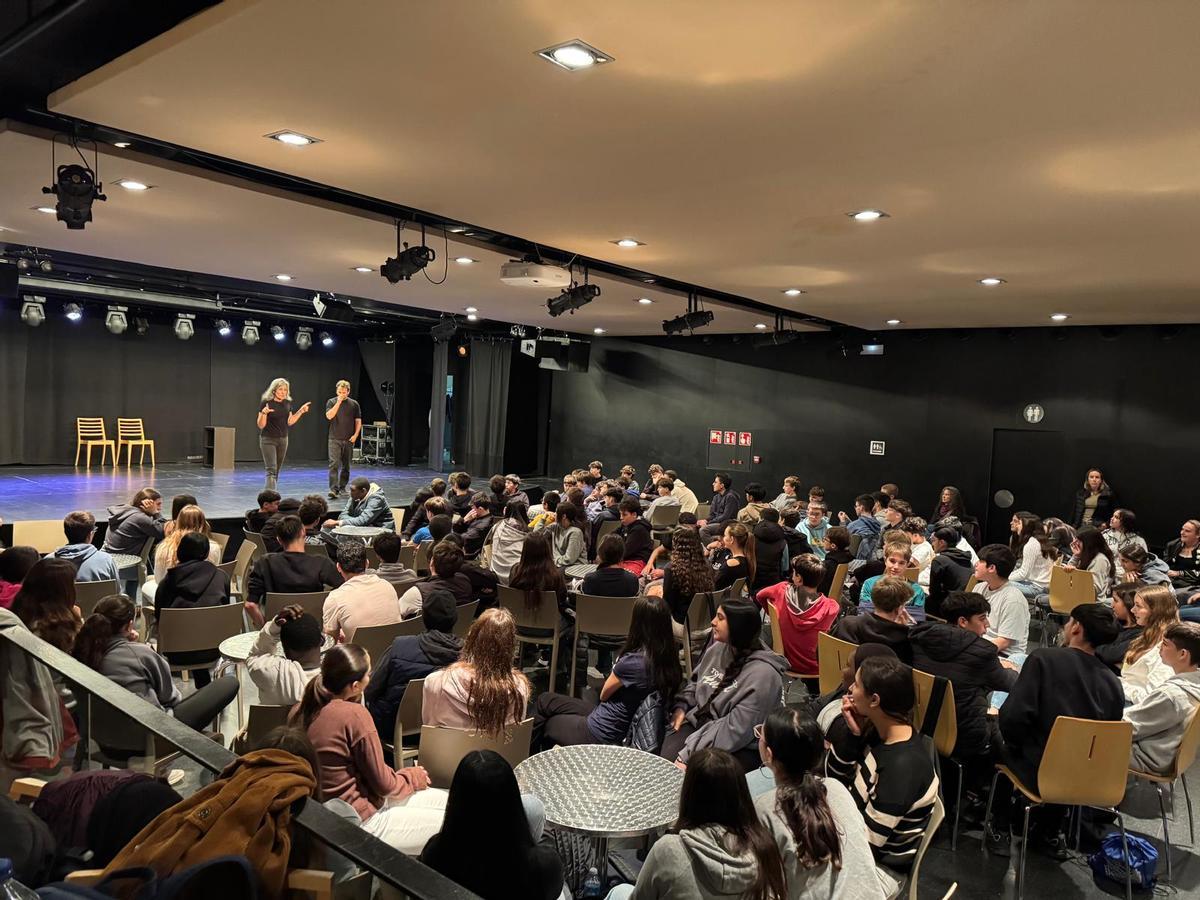 L'activitat que ha tingut lloc aquest matí a la Sala El Torín d’Olot