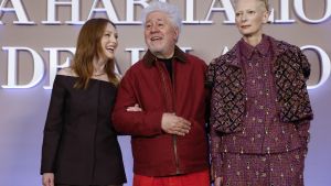 Tilda Swinton y Julianne Moore: brillo de estrellas para presentar lo último de Almodóvar