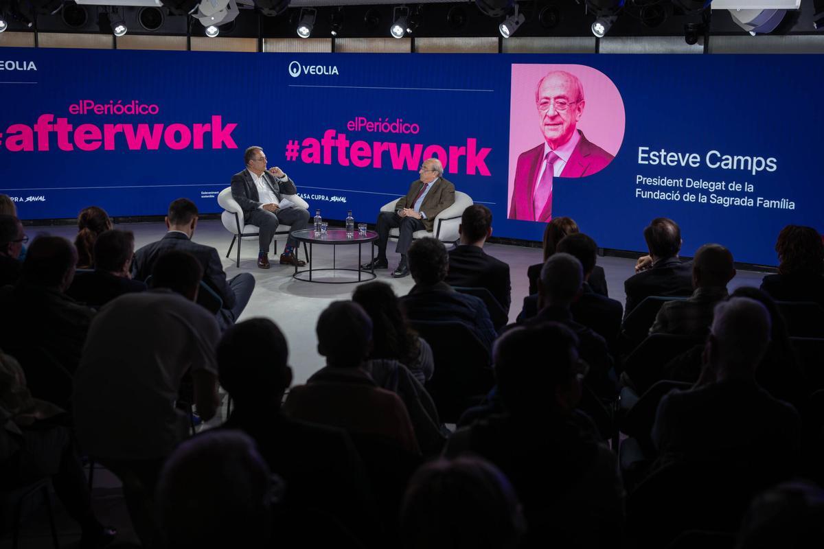 Esteve Camps, presidente delegado de la Fundació Sagrada Família, y Albert Sáez, director de EL PERIÓDICO.