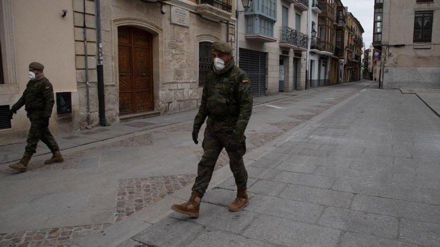 Mililtares del Regimiento de Especialidades de Ingenieros de Salamanca de patrulla por Zamora, ayer