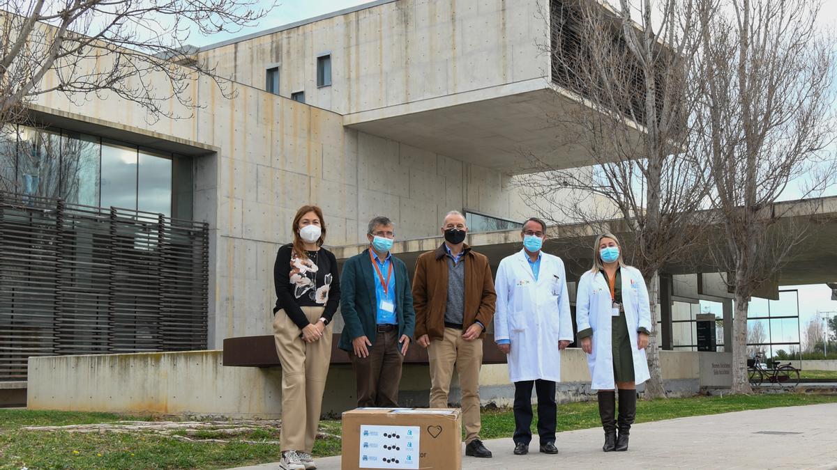 De izq a dcha: Mª Isabel Moya, Luis Carretero, Hermann Schwarz, Pedro Clemente, Director Asistencial del Departamento de Salud de Dénia –DSD- y Natalia Casado, Directora de Cuidados y Servicios del DSD.