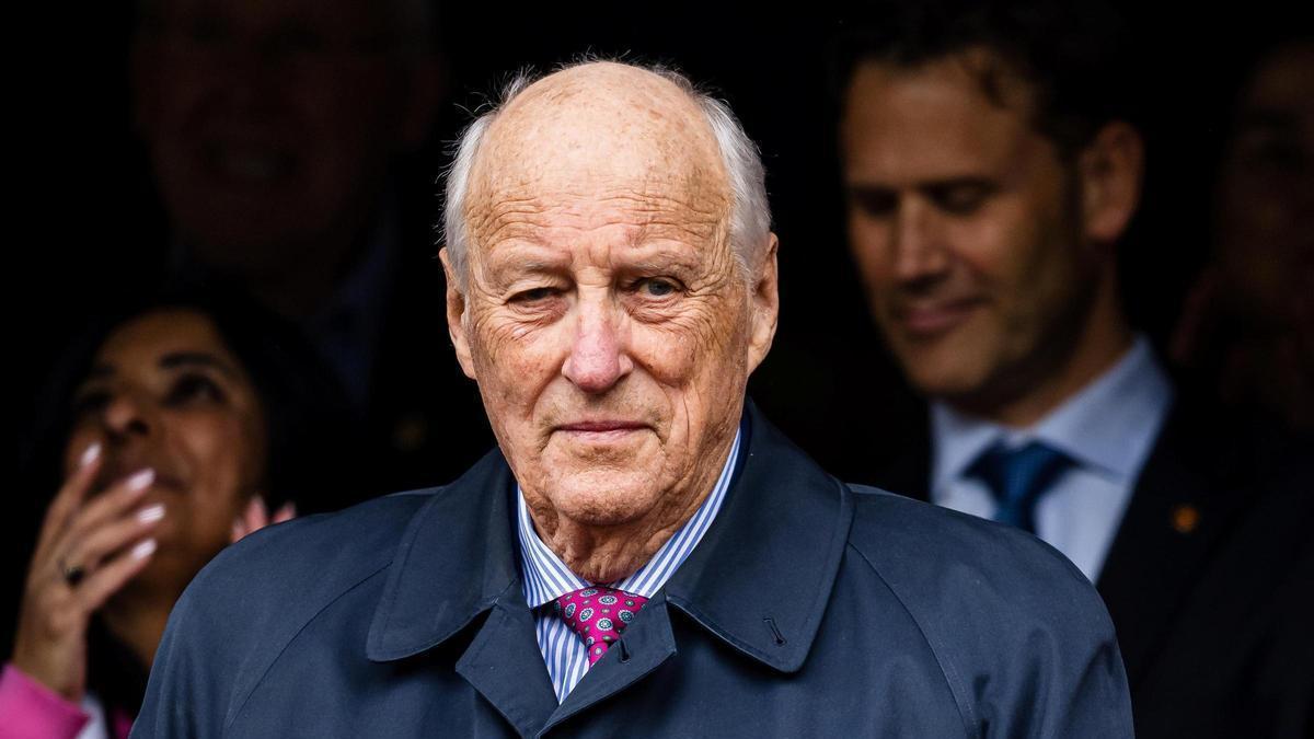Empeora el estado de salud del rey Harald de Noruega, que permanece estable con una infección