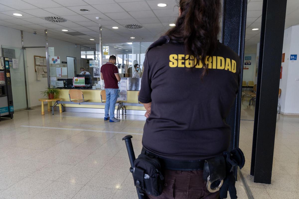 El centro de salud también cuenta con seguridad