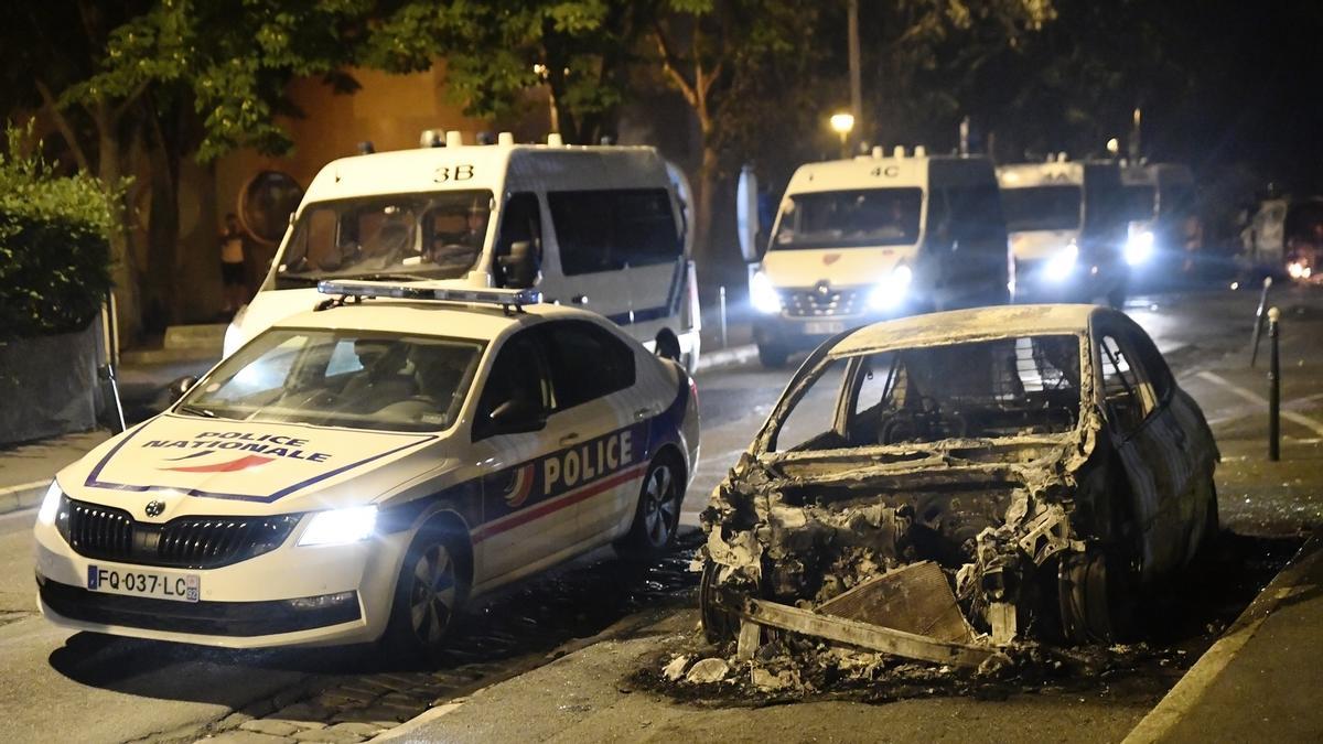 Tercera noche de enfrentamientos con los manifestantes en Nanterre, cerca de París
