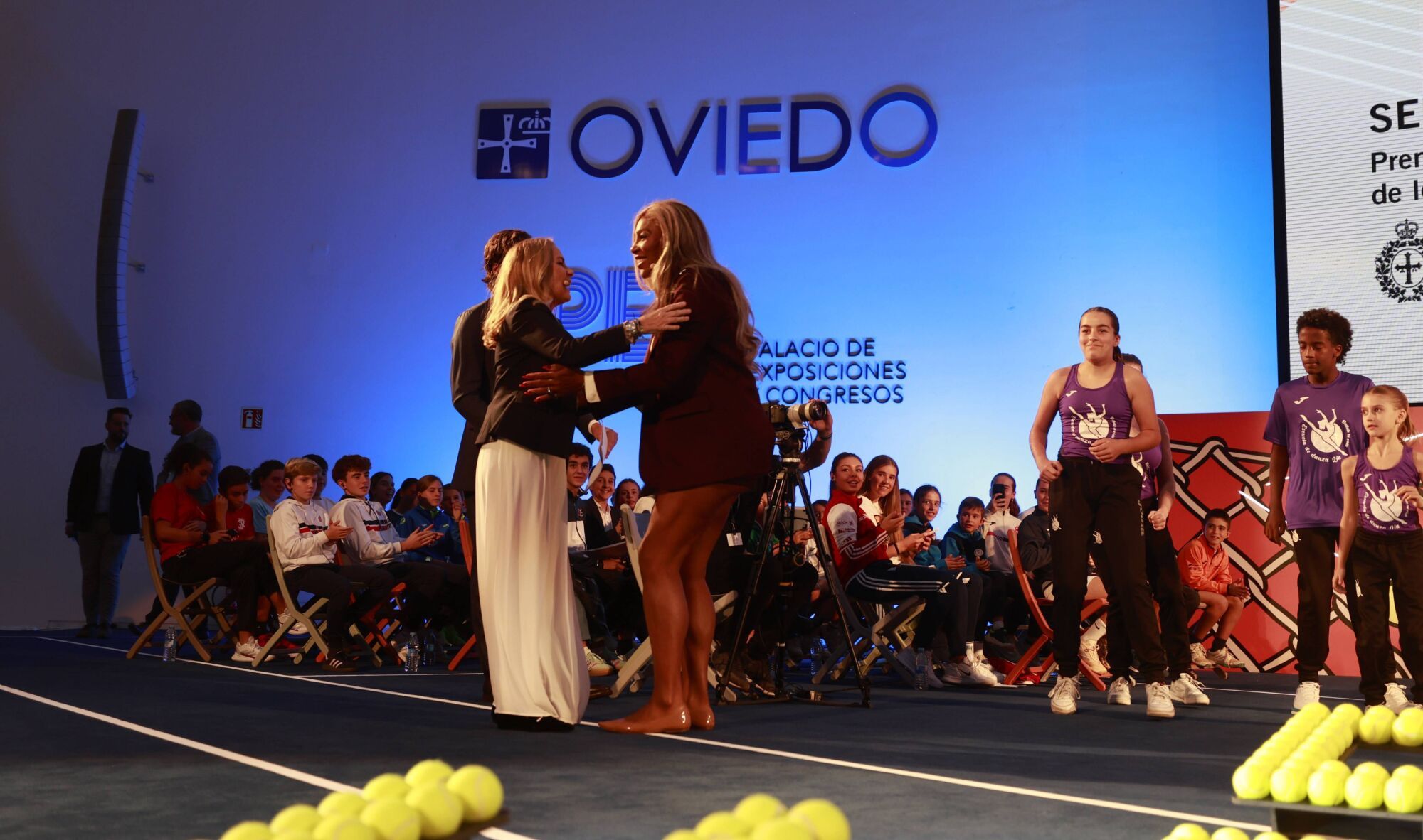 EN IMÁGENES: Encuentro de niños con Serena Williams en el Calatrava de Oviedo