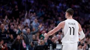 Hezonja celebra un punto con el Real Madrid