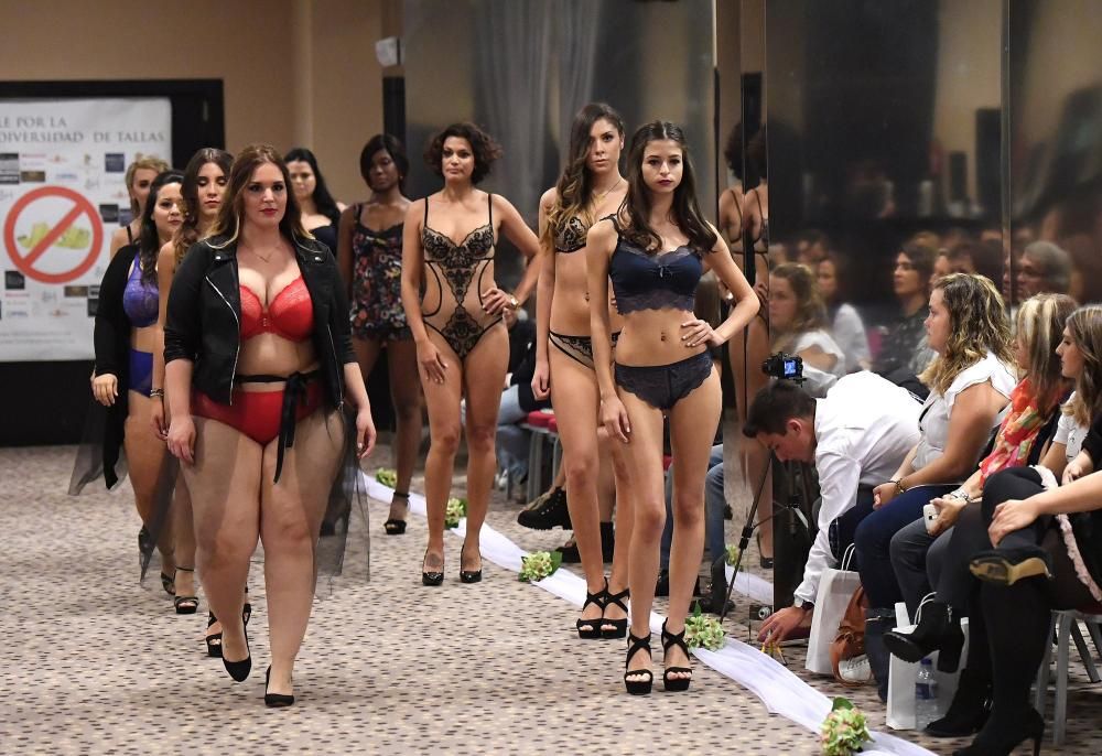 Un desfile de tallas grandes recauda fondos para Padre Rubinos