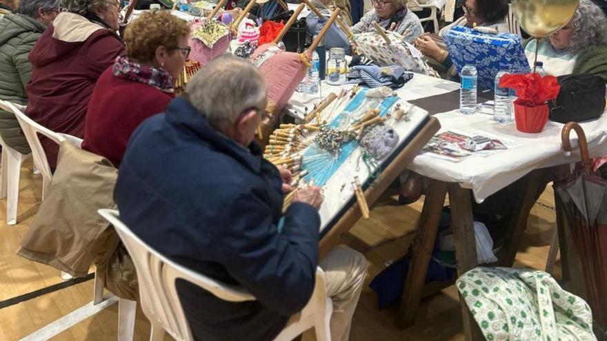 Más de 100 de artesanos se reúnen en Cambre | LOC