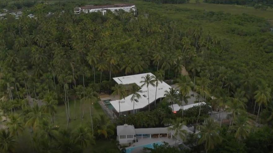 Vista aérea de Villa Paraíso en la que se aprecia otra casa cercana