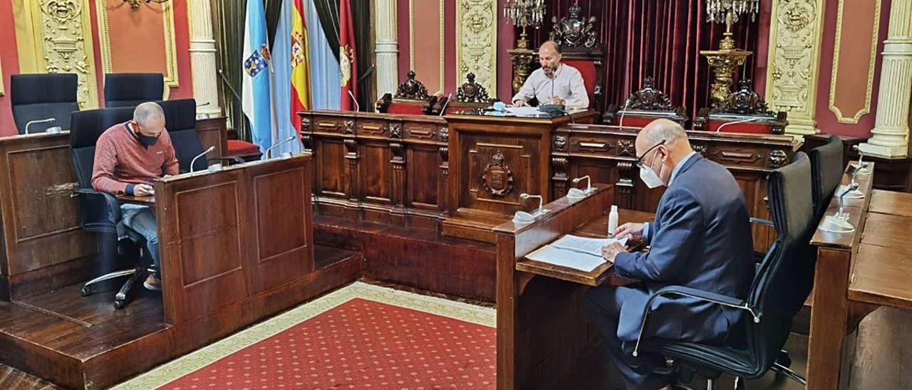 Los tres miembros del gobierno local de Ourense: Ucha, Jácome y Ojea.