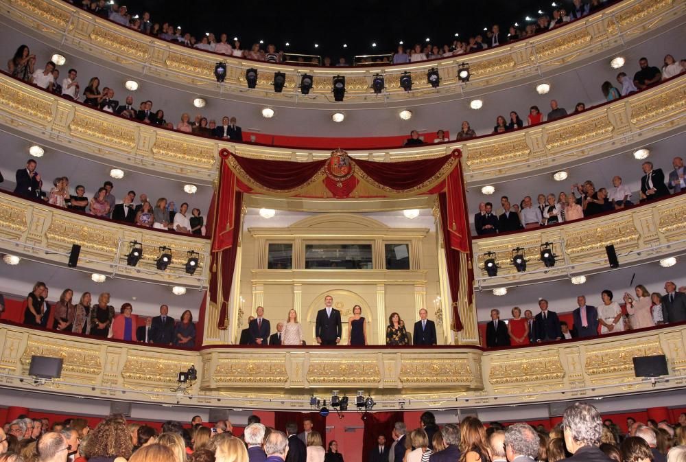 REYES INAUGURAN TEMPORADA TEATRO REAL