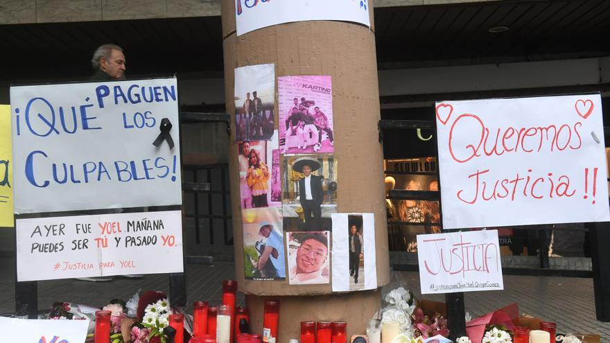 Altar improvisado por el joven apuñalado en Juan Flórez