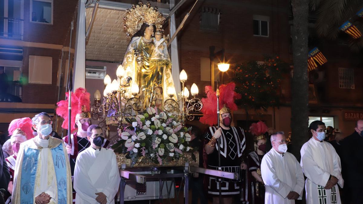 La Virgen visita el Cabanyal por el centenario de los Longinos
