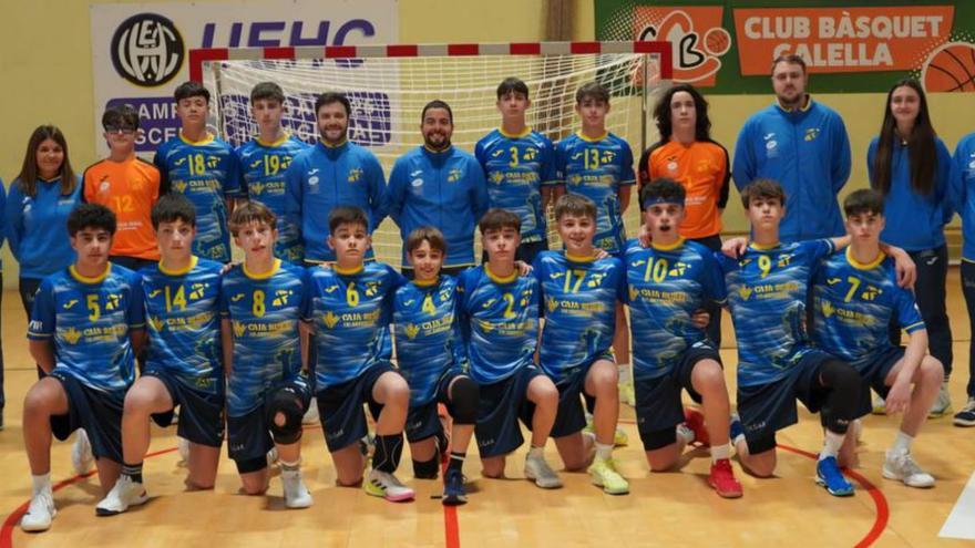 Selección infantil masculina: de pie, por la izquierda, Aida (médico), Patricia, Nicolás, Matías, Martín, Sergio (entrenador), Johan (entrenador), Álvaro, Hugo, Lucas, Rubén y los delegados, Sandra y Kiko. Agachados: Beltrán, David, Nel, Enol, Darío, Hugo, Manuel, Tony, Guillermo y Mario. | FBMPA