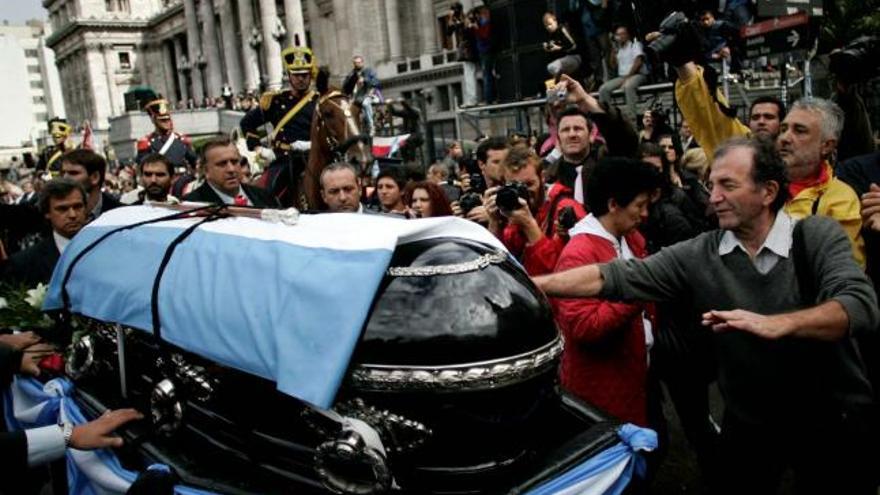 El cortejo fúnebre del ex presidente Raúl Alfonsín desde el Congreso al Cementerio.