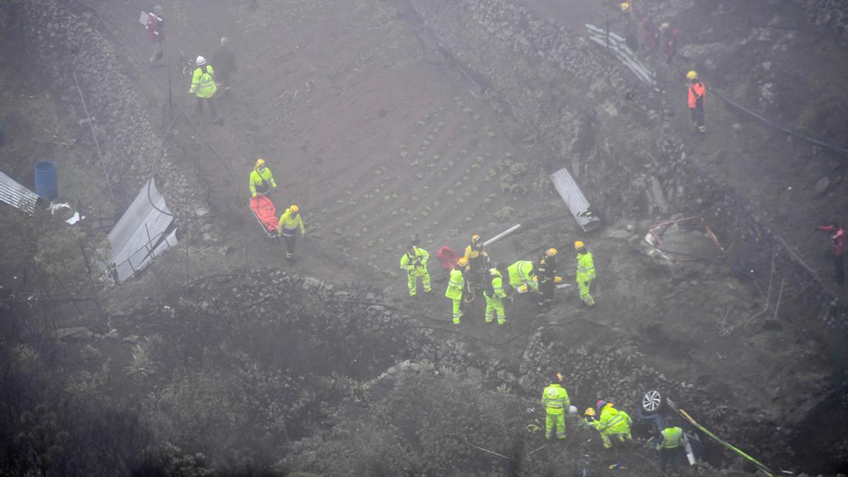 Rescate de los cuerpos de los fallecidos en el accidente de tráfico de Gran Canaria