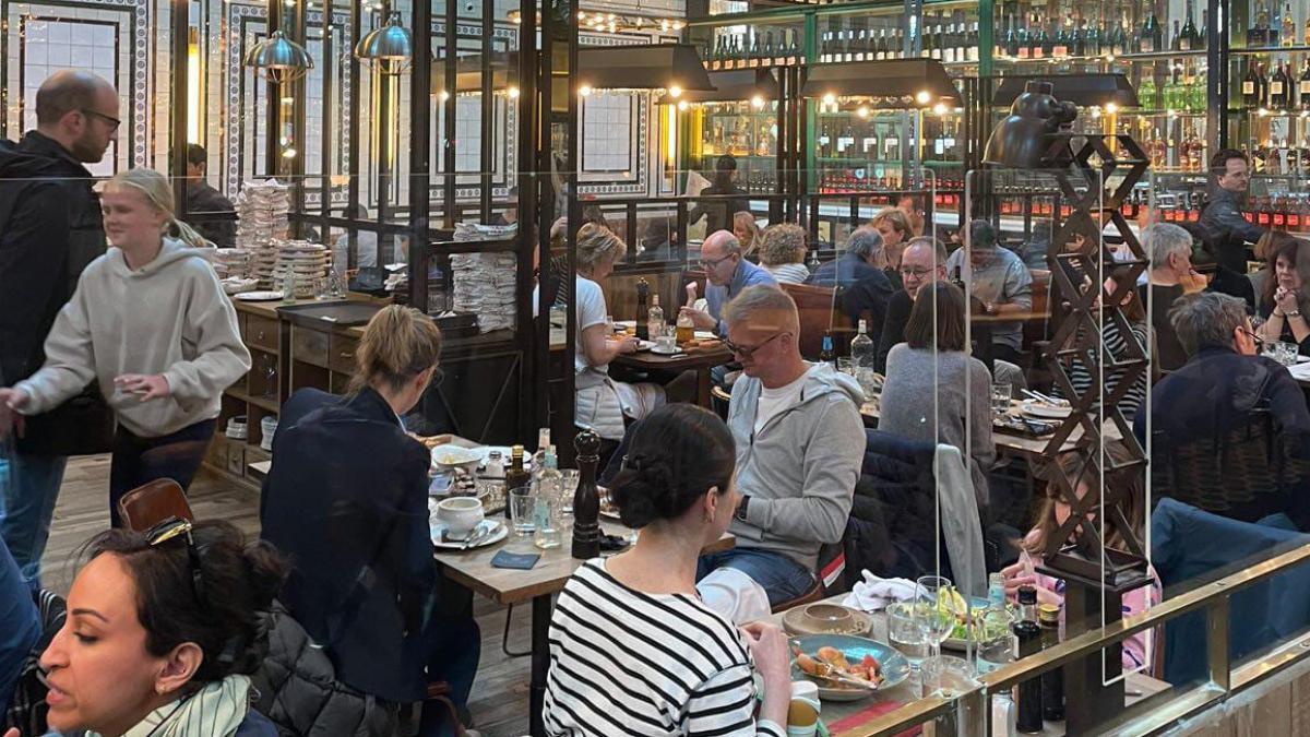 El padre de Haaland, en el restaurante El Nacional de Barcelona