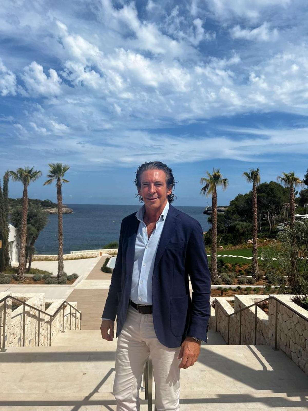 Luis Herault, consejero delegado de Ikos Iberia, en el  Ikos Porto Petro, en Mallorca.
