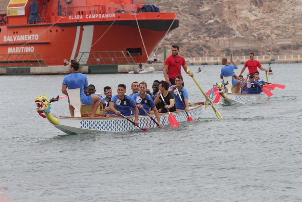 Los jugadores del FC Cartagena en el Club de Regat