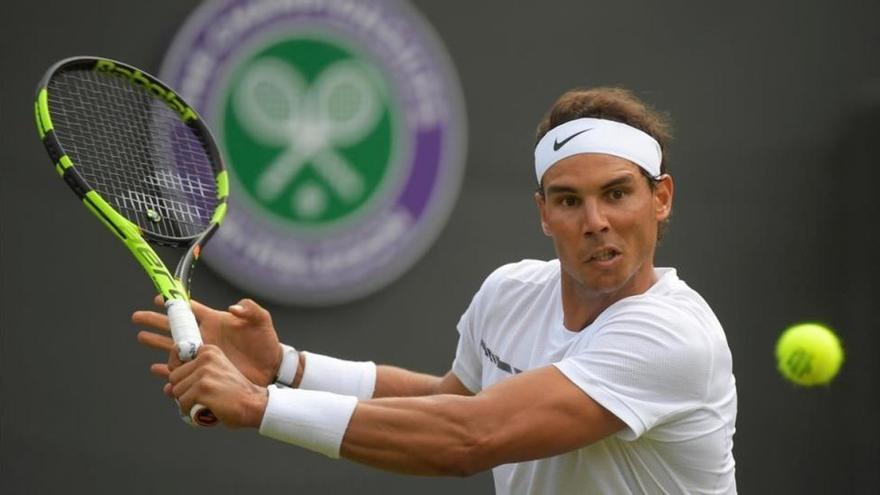 Nadal se da un paseo en su debut en Wimbledon