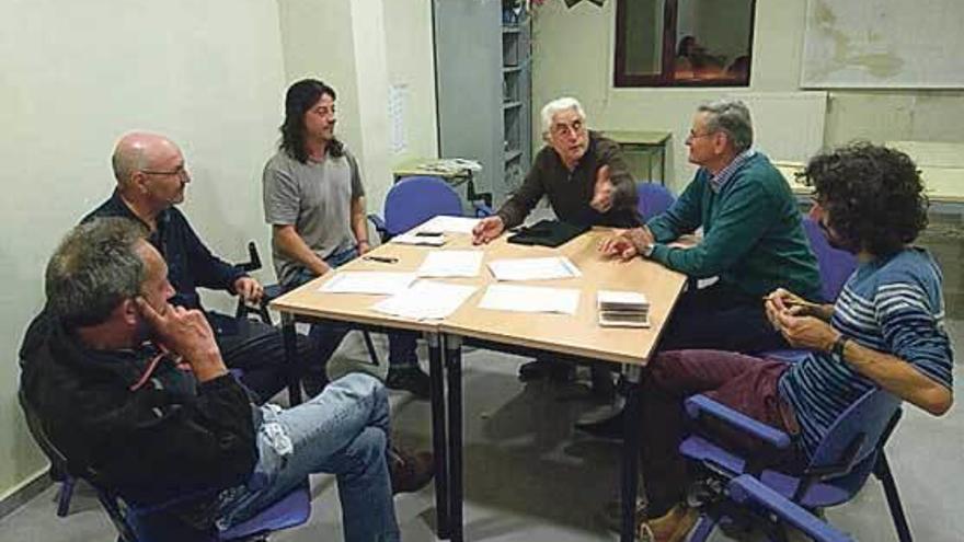 Asistentes a la reunión del grupo de trabajo &quot;Gabitu&quot; en Infiesto.