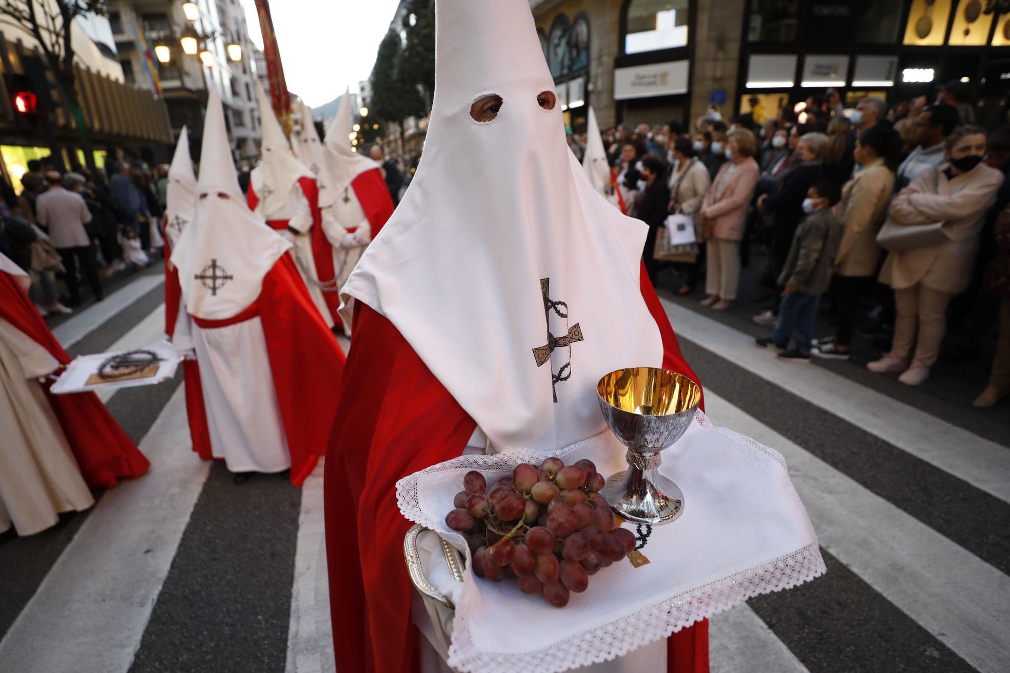 EN IMÁGENES: La imagen de Jesús Cautivo vuelve a recorrer las calles de Oviedo