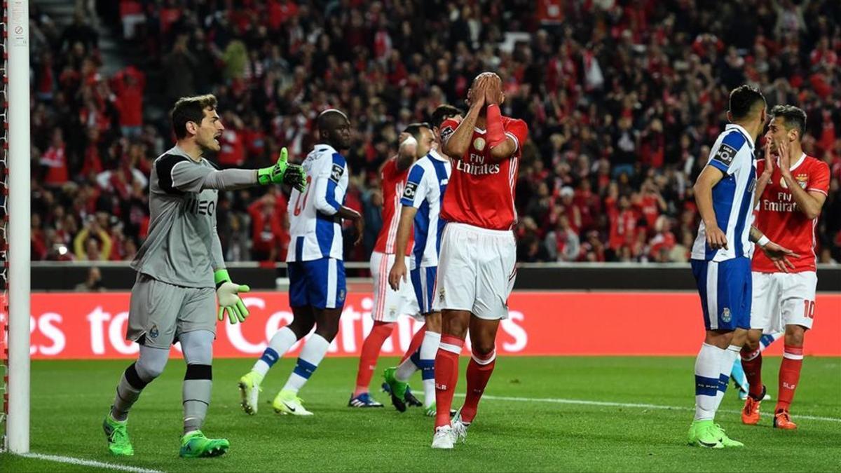 Las paradas de Casillas acabaron desesperando al Benfica