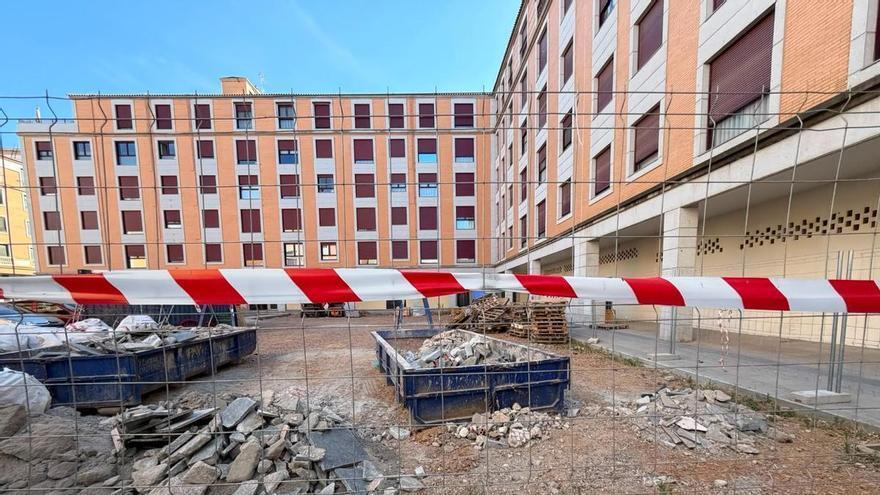 Fotogalería | La suciedad de las obras desespera a los vecinos de la plaza Príncipe de la paz