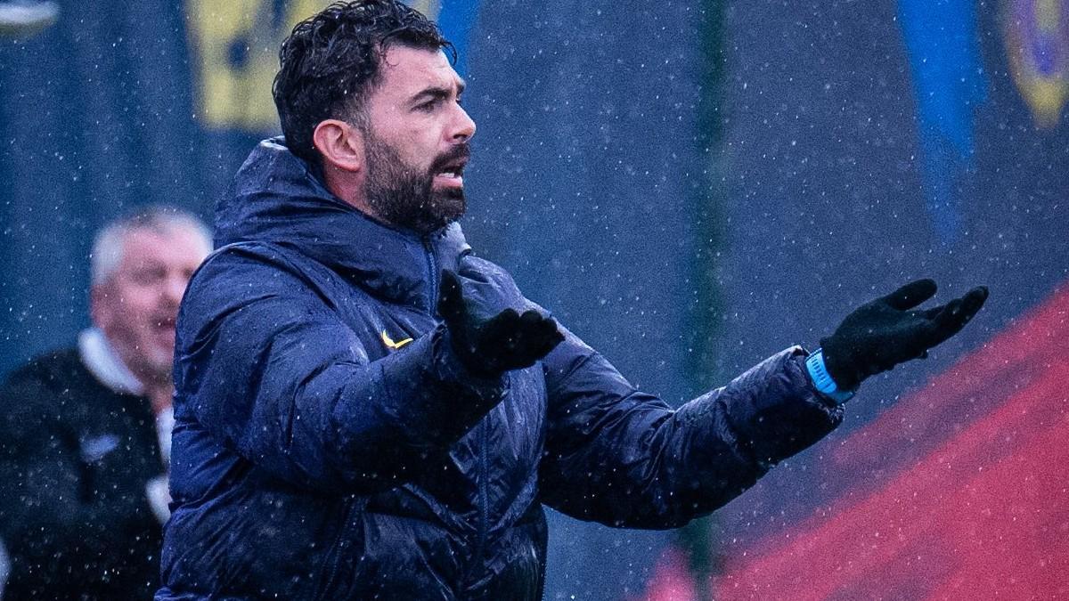 Pol Planas está dirigiendo con éxito al Juvenil A